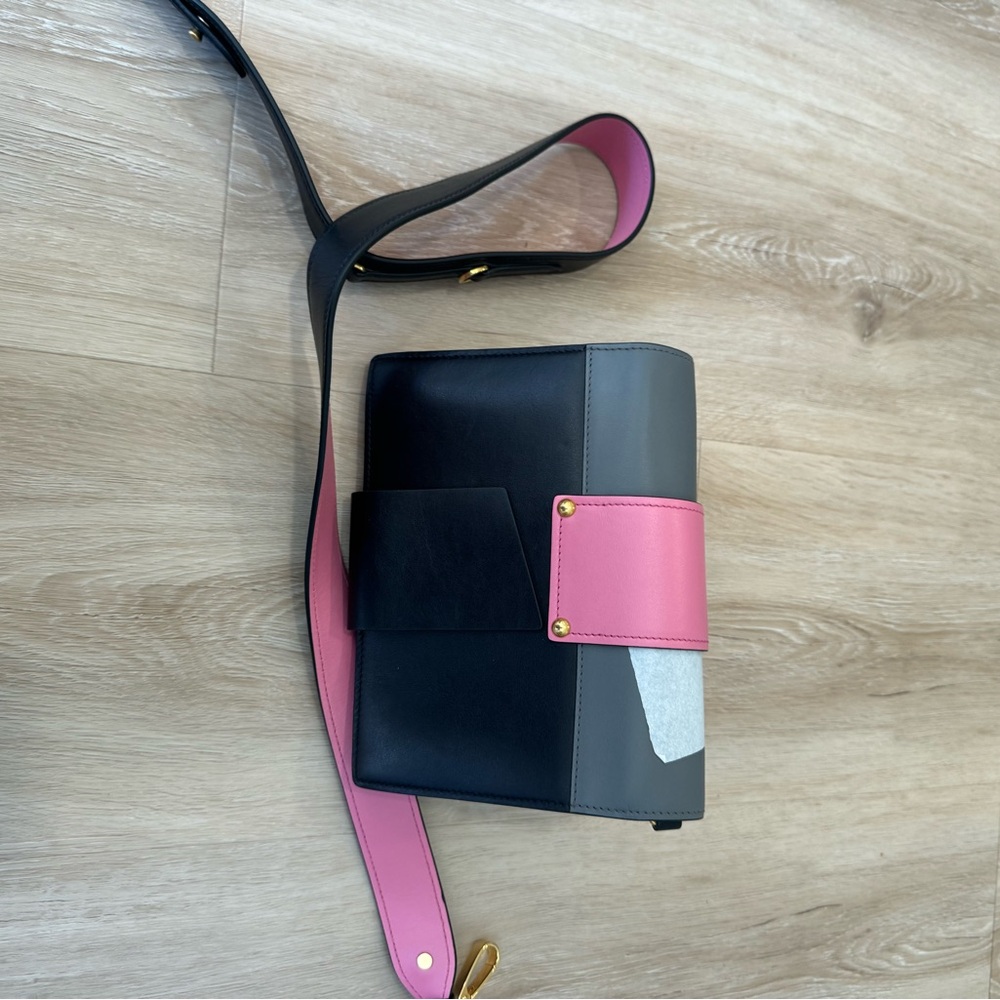 Prada Handbag / Clutch Multiple Use Like New Condition 💯 Authentic - Picture 4 of 6